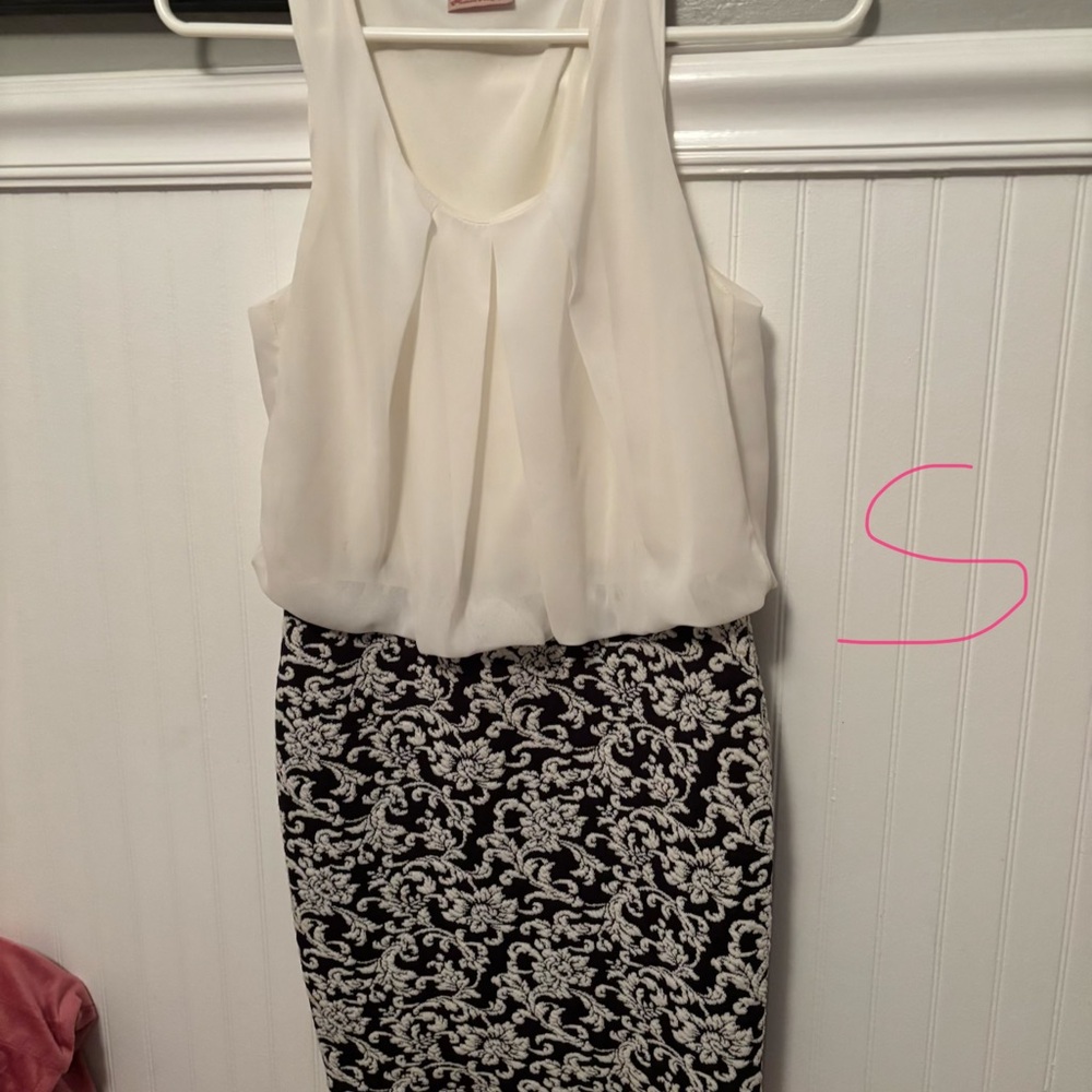 Elegant Black and White Patterned Skirt
